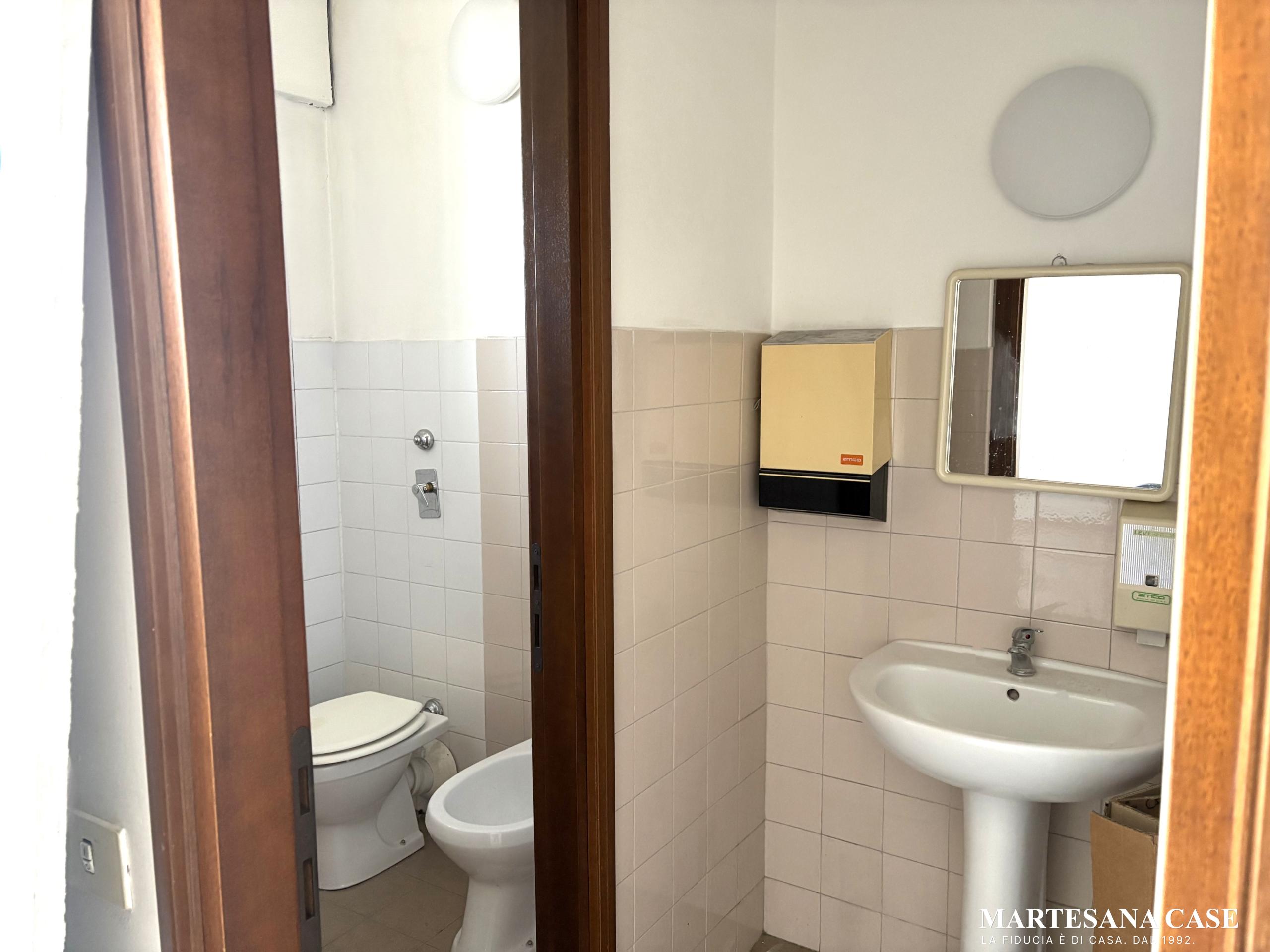 Negozio con uffici, Centro Tessile, Cernusco sul Naviglio