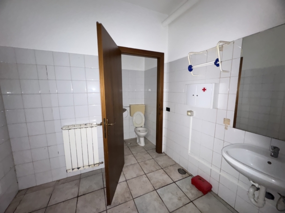Ampio negozio, centro paese, Cernusco sul Naviglio