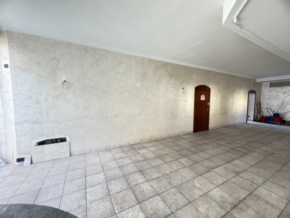 Ampio negozio, centro paese, Cernusco sul Naviglio