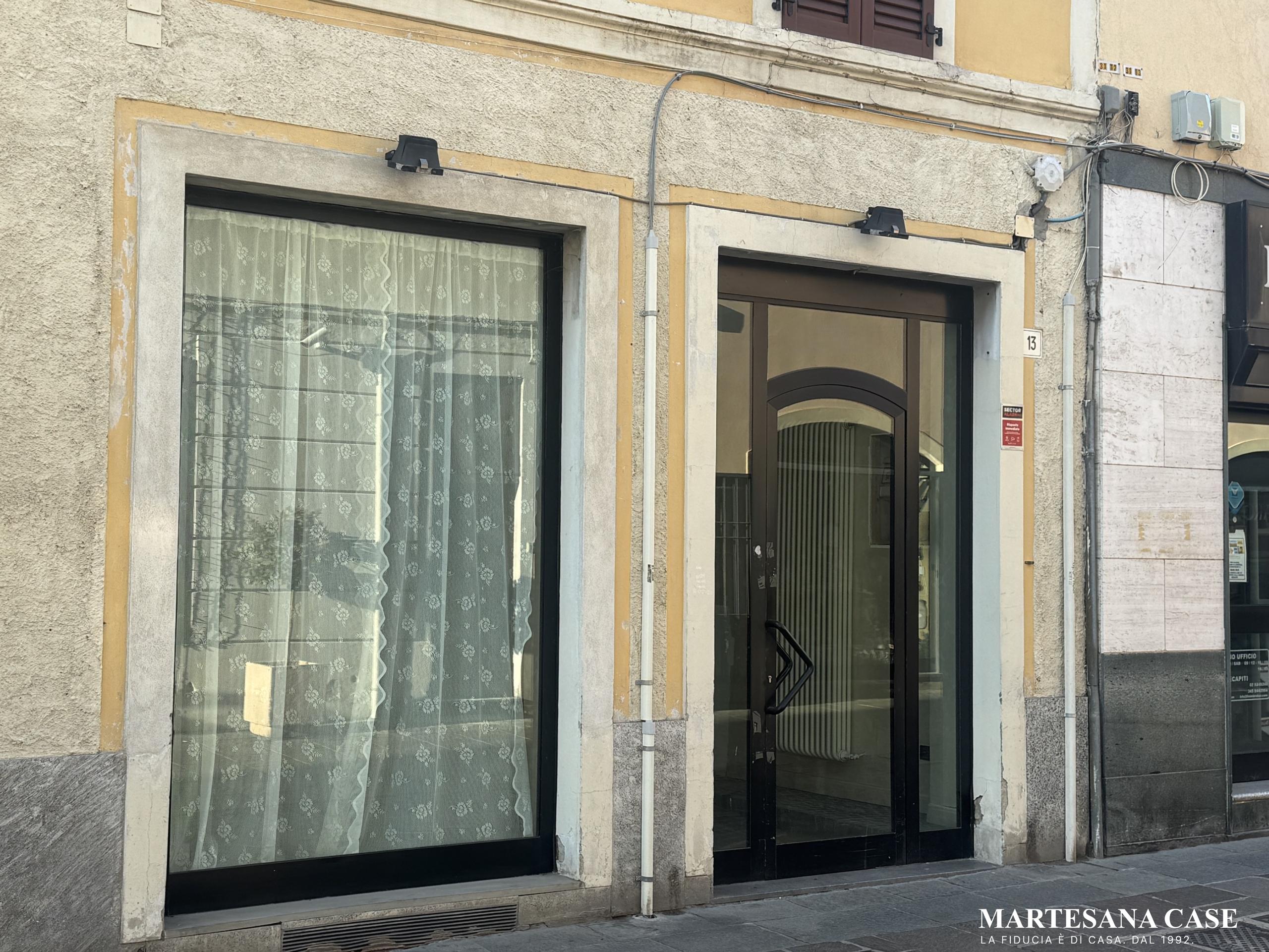 Ampio negozio, centro paese, Cernusco sul Naviglio