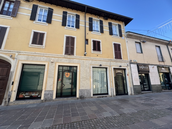 Ampio negozio, centro paese, Cernusco sul Naviglio