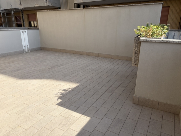Bilocale arredato con ampio terrazzo di 50 mq – Carugate