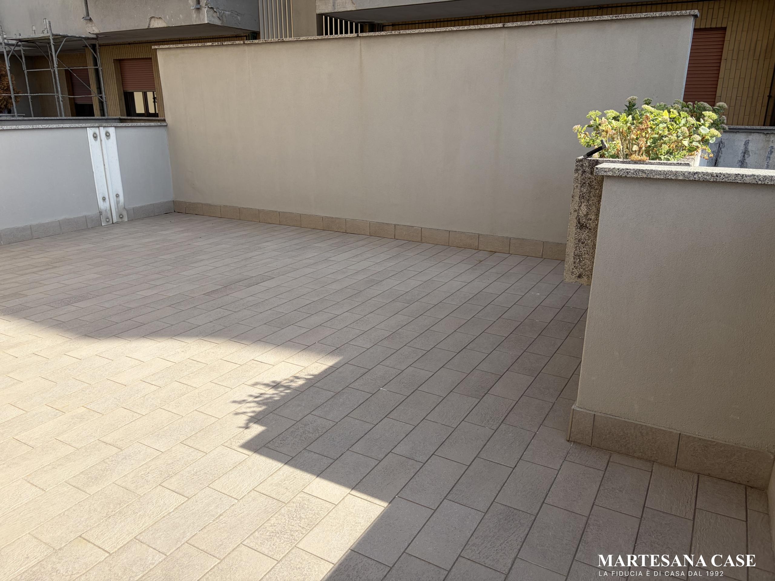 Bilocale arredato con ampio terrazzo di 50 mq – Carugate