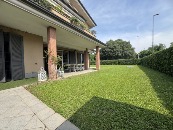 3 locali con giardino e taverna, Brugherio
