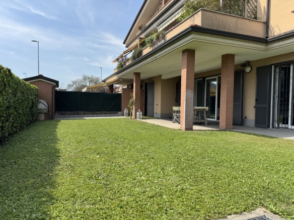 3 locali con giardino e taverna, Brugherio