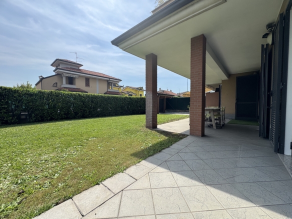 3 locali con giardino e taverna, Brugherio