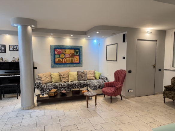 3 locali con giardino e taverna, Brugherio
