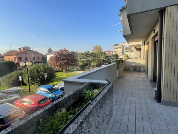Bilocale arredato con ampio terrazzo di 50 mq – Carugate
