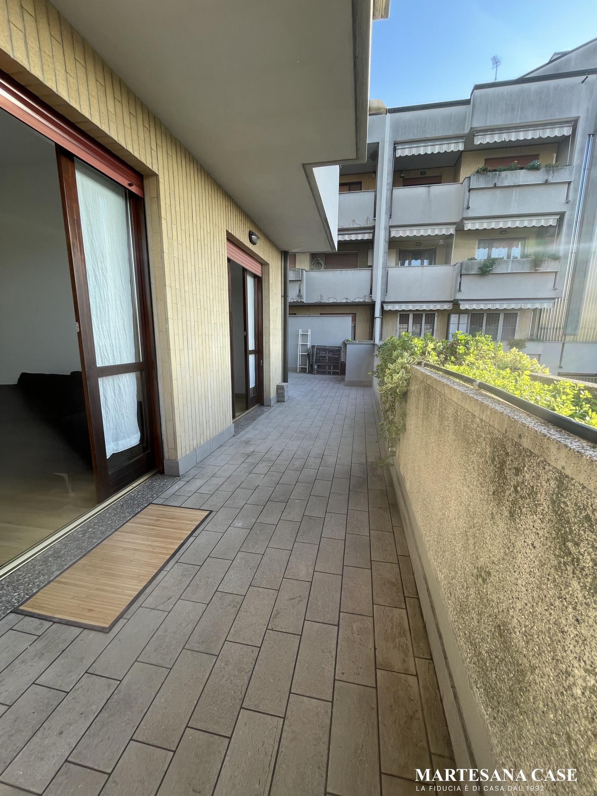 Bilocale arredato con ampio terrazzo di 50 mq – Carugate