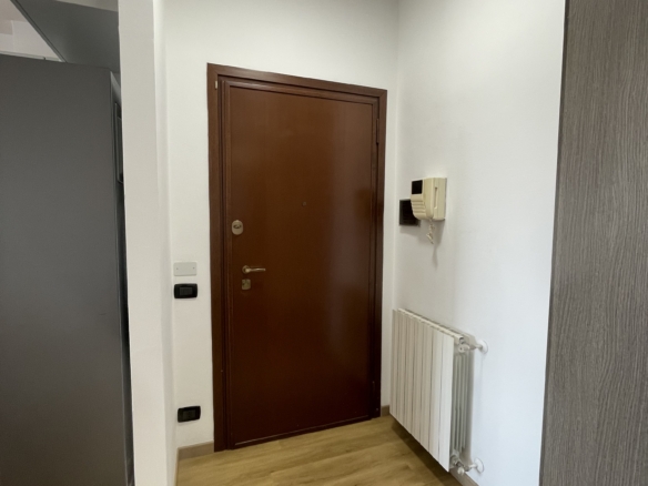 Bilocale arredato con ampio terrazzo di 50 mq – Carugate