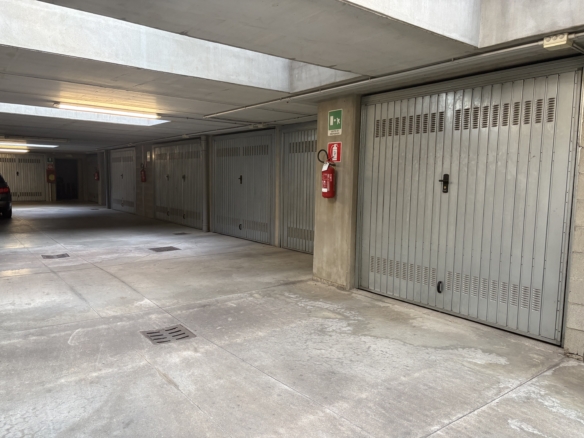 Ampio box singolo in via Goldoni 31, Cernusco s/N, zona Vigili