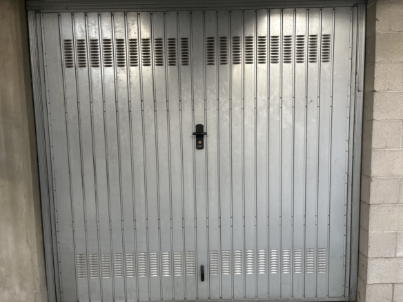 Ampio box singolo in via Goldoni 31, Cernusco s/N, zona Vigili