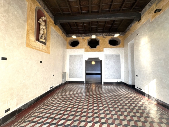 Negozio/ufficio in prestigioso contesto, centro Cernusco