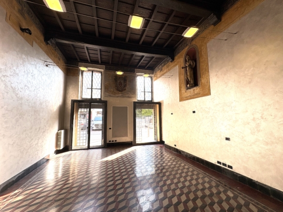 Negozio/ufficio in prestigioso contesto, centro Cernusco