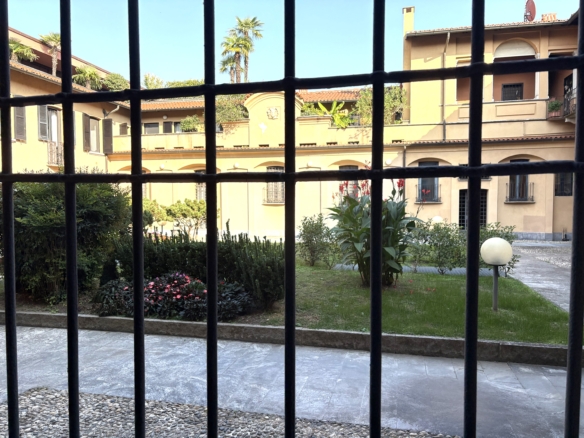Negozio/ufficio in prestigioso contesto, centro Cernusco