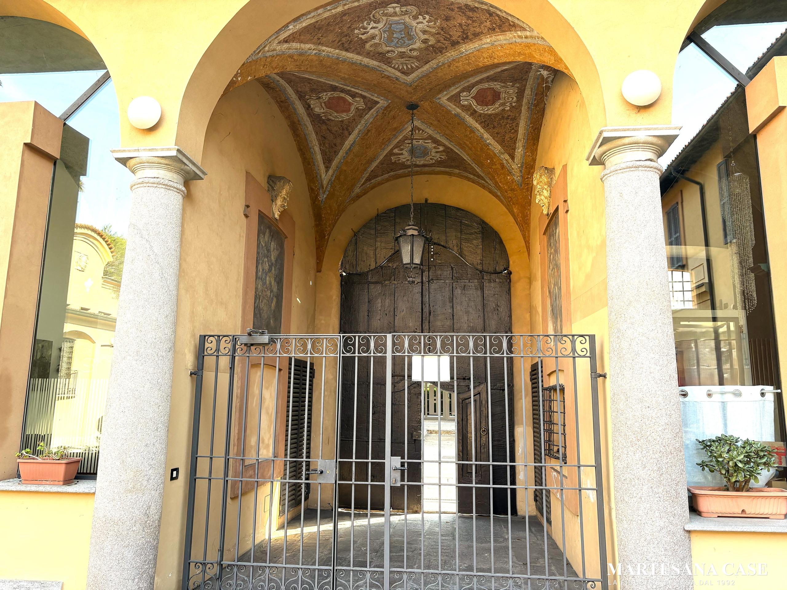 Negozio/ufficio in prestigioso contesto, centro Cernusco