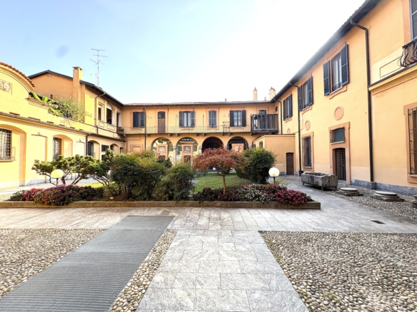 Negozio/ufficio in prestigioso contesto, centro Cernusco