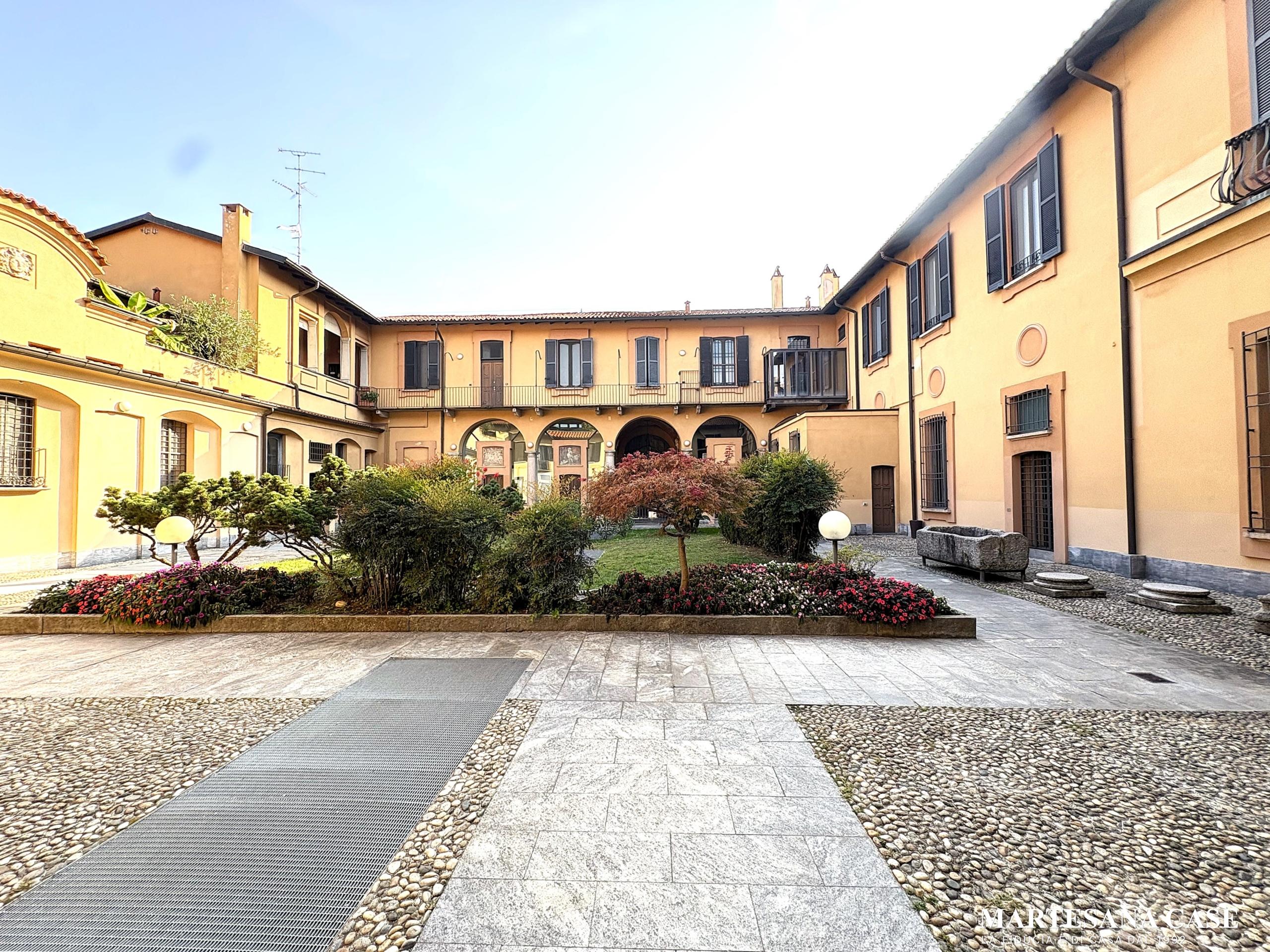 Negozio/ufficio in prestigioso contesto, centro Cernusco